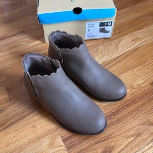 NWT Girls Brown Boots (Size 1)